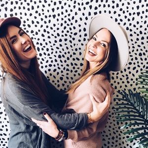 Meet your Posher, Tegyn